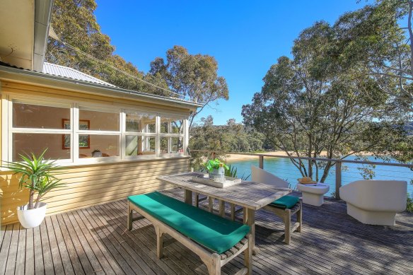 The Pearl Beach holiday house was sold by Thomas and Louise Fussell for a $1.1 million loss.