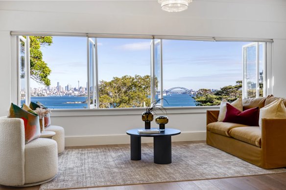An agent chose to sell a Vaucluse trophy home via an auction amid Sydney’s challenging prestige market.
