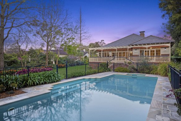 The landmark Beecroft residence known as Chamong has sold on the quiet by Dean Hales for $7.25 million.