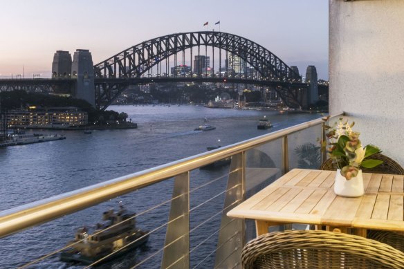 The Quay Grand apartment sold by Agripower’s Peter Prentice to Genevieve Gordon for .4 million.