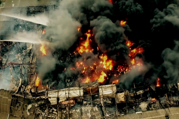 Firefighters on platforms battle the West Footscray factory fire of August 30, 2018. 