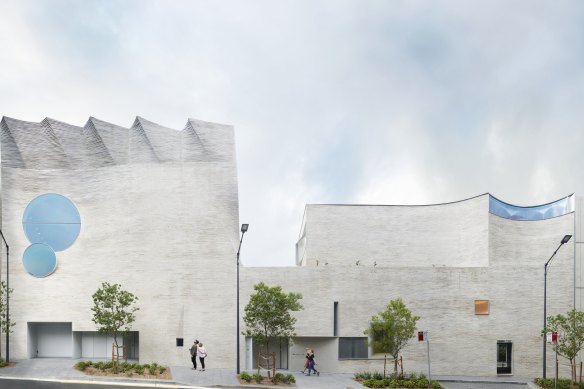 Durbach Bloch Jaggers and John Wardle Architects collaborated on Phoenix Central Park in Chippendale, which is used as an art gallery and performing arts space. It won the NSW Architecture Medallion in 2020. 