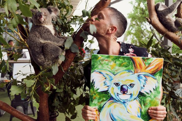 Get close to koalas during Champainting’s sessions at Wildlife Zoo Sydney.