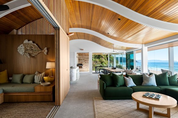 O Swell de cinco quartos, em Palm Beach, possui uma localização absoluta à beira-mar.