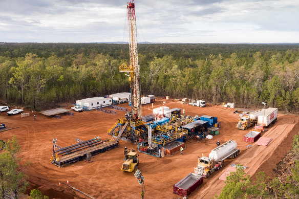 Senex has signed up more gas customers to its stalled $1b Atlas expansion project in Queensland. 