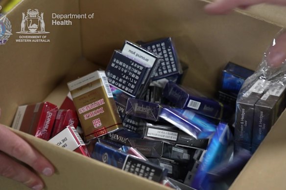 Dezenas de milhares de cigarros ilegais e mais de 20 quilogramas de tabaco a granel foram apreendidos em operações no sudoeste de WA. 