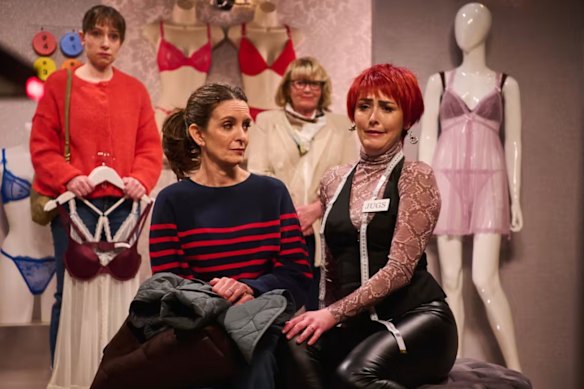 US comedian Tina Fey (left) in a skit on Saturday Night Like UK. 