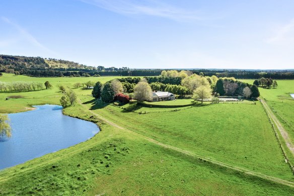 Peter Crown and Robert Whyte bought horse stud Manx Park at Sutton Forest for $11.54 million and sold it three weeks later for $14.95 million to billionaires Kie Chie Wong and wife Ann Lim.