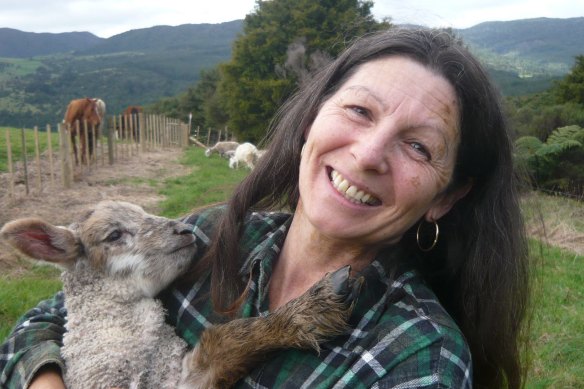 Julie Luezzi died of BIA-ALCL in April 2013. 