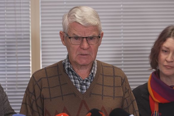 Bob Knight and his daughter Francis are appealing for information that could reveal what happened to Simon. 