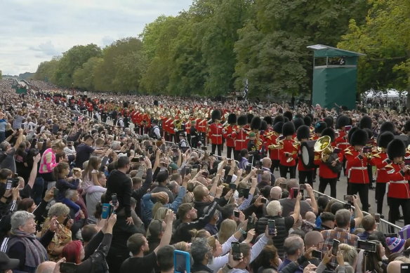 The Long Walk in Windsor is lined with tens of thousands of mourners gathered to welcome the Queen home to her final resting place.