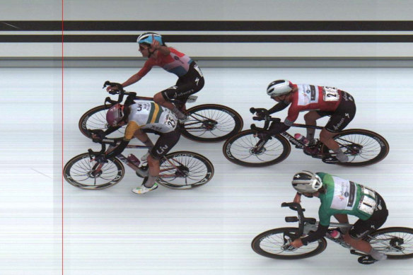 Ruby Roseman-Gannon won stage four of the Tour of Britain by less than half a wheel.