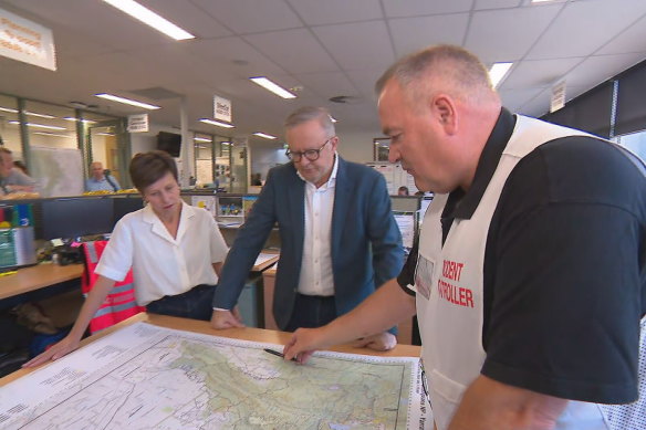 Prime Minister Anthony Albanese and federal Emergency Management Minister Jenny McAllister at the Horsham incident control centre on Sunday.