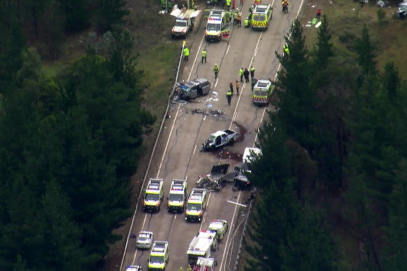 Emergency services attend the scene of a serious multi-vehicle crash in the NSW Central Tablelands.