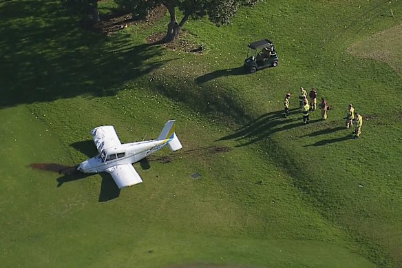 Em agosto, um avião fez um pouso de emergência no campo de golfe Mona Vale.