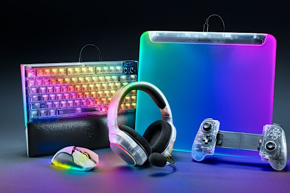 La colección Phantom White de Razer combina transparencia con iluminación de colores.