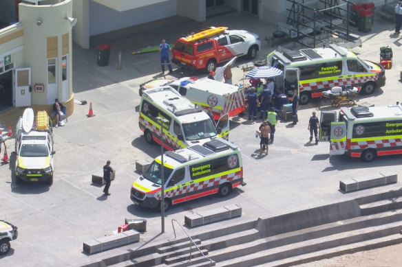 A man has died and two others have been taken to hospital after getting in trouble at a beach in Cronulla.
