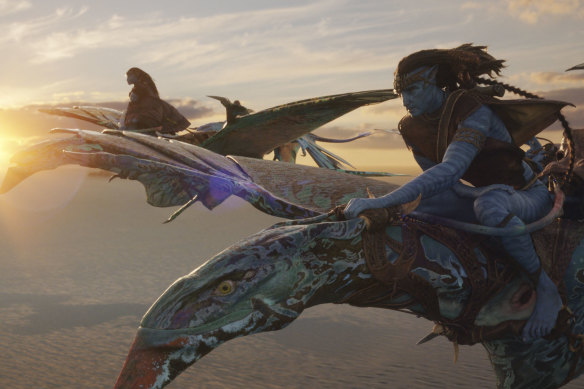Neytiri (Zoe Saldana) and Jake Sully (Sam Worthington) in Avatar: The Way of Water.