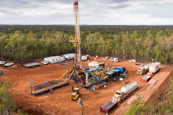 Senex has signed up more gas customers to its stalled $1b Atlas expansion project in Queensland.