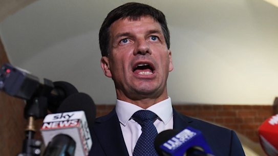 'Elephant in room': Power retailers unable to talk prices at summit