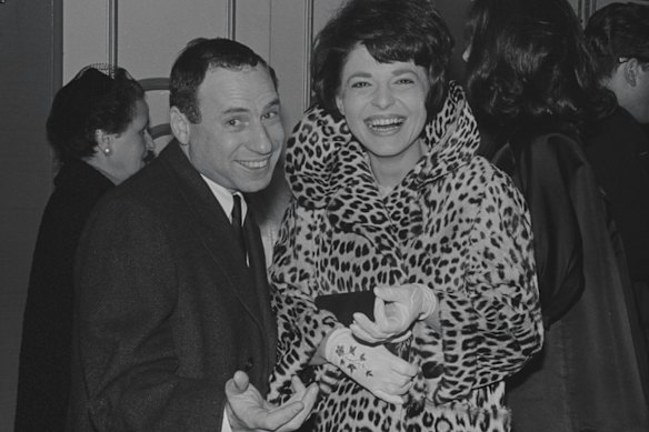 Mel Brooks com sua esposa Anne Bancroft em foto do documentário Mel Brooks: The 99-Year-Old Man!