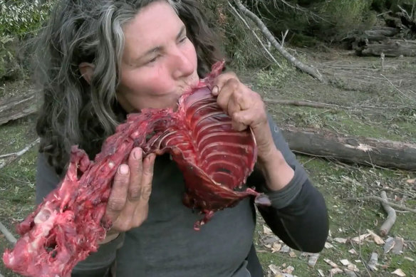 Eating a wallaby she caught on the show after telling the lake she needed to consume fat.