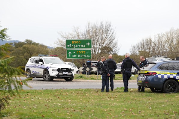 Two Victoria Police officers killed, another injured in Porepunkah shooting