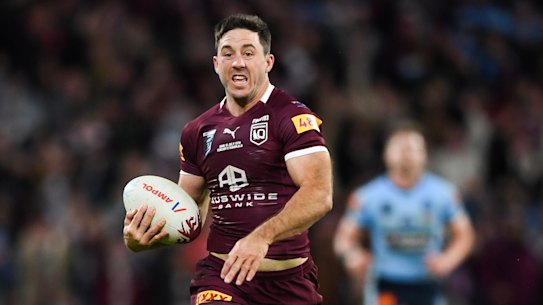 Ben Hunt runs away for a memorable Origin try.