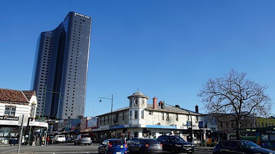 The corner of Whitehorse Road and Station Road looking towards  Box Hill Central 