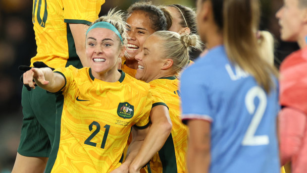 Ellie Carpenter and the Matildas celebrate.