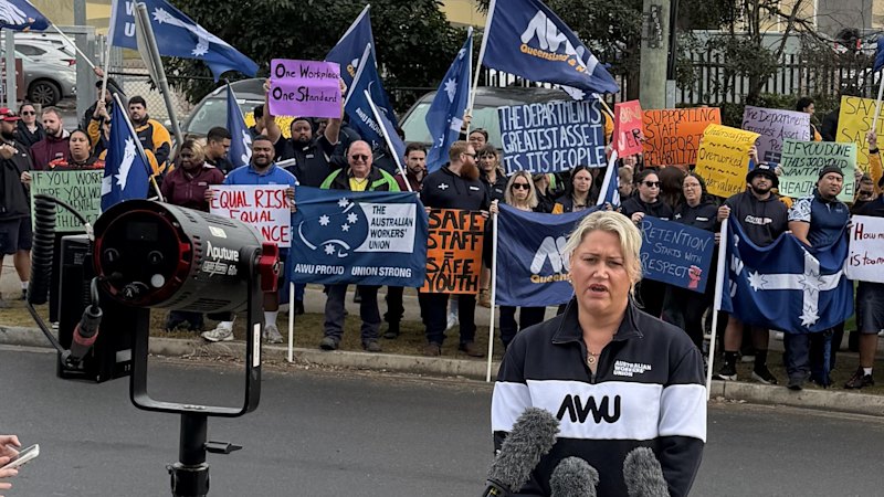 Youth detention workers reach deal with government weeks after strike