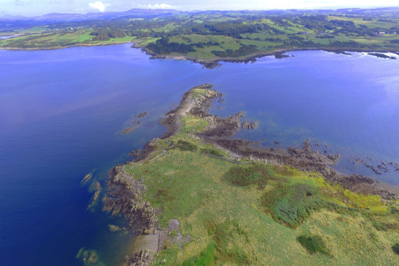 The island can be reached by foot over a rock causeway during low tide.