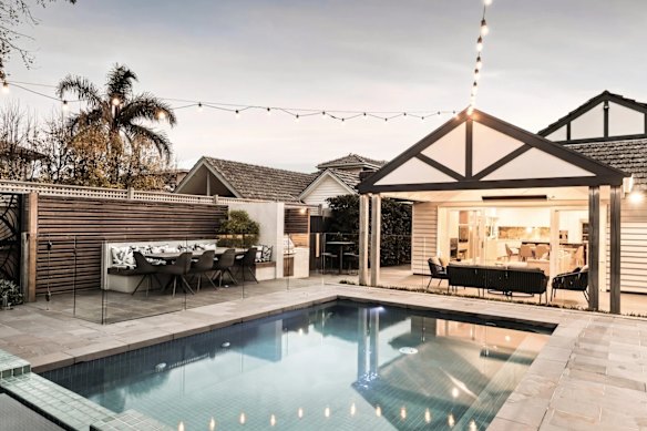A pool, al fresco area and spa were all on offer, but the property still passed in below the guide.