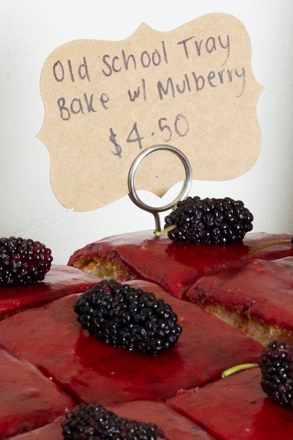 Mulberry cake. 