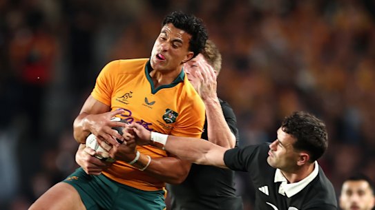 Joseph-Aukuso Suaalii of the Wallabies takes a high ball.