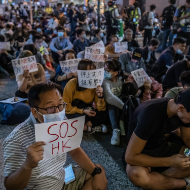 With the Polytechnic Uni under siege, people protest in the popular tourist district of Tsim Sha Tsui.  