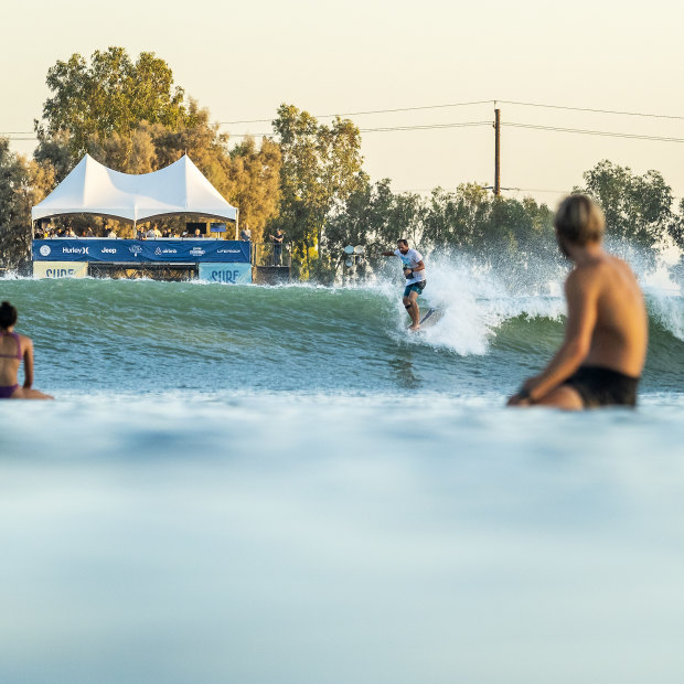The Surf Ranch in California, owned by 11-time world champion surfer Kelly Slater. With its 700-metre-long pool, one wave ride can last 55 seconds.