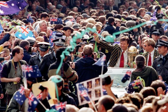 Steve Waugh with Shane Warne after the 1999 World Cup win.