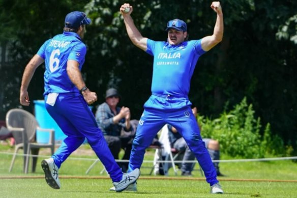 Ben Manenti, who plays for South Australia and the Sydney Sixers, celebrates Italy’s qualification to the 2026 T20 World Cup. 