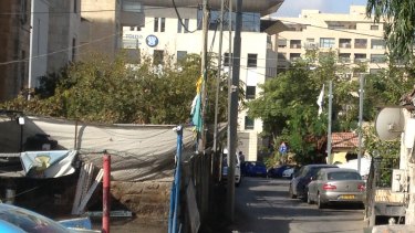 Kunder Street in Sheikh Jarrah, East Jerusalem. The Israeli flag can be seen on the right, hanging on the house from which the Shamasneh family were evicted in September 2017. 