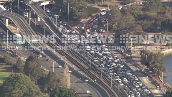 Commuters stranded on Kwinana Freeway for up to five hours after fatal ...