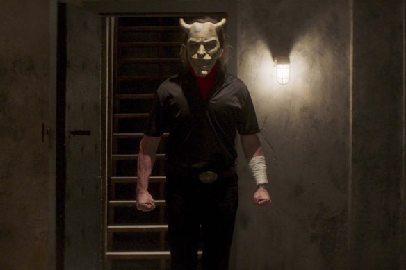 The Grabber Costume
 Ethan Hawke’s Grabber isn’t the only odd thing about this retro horror