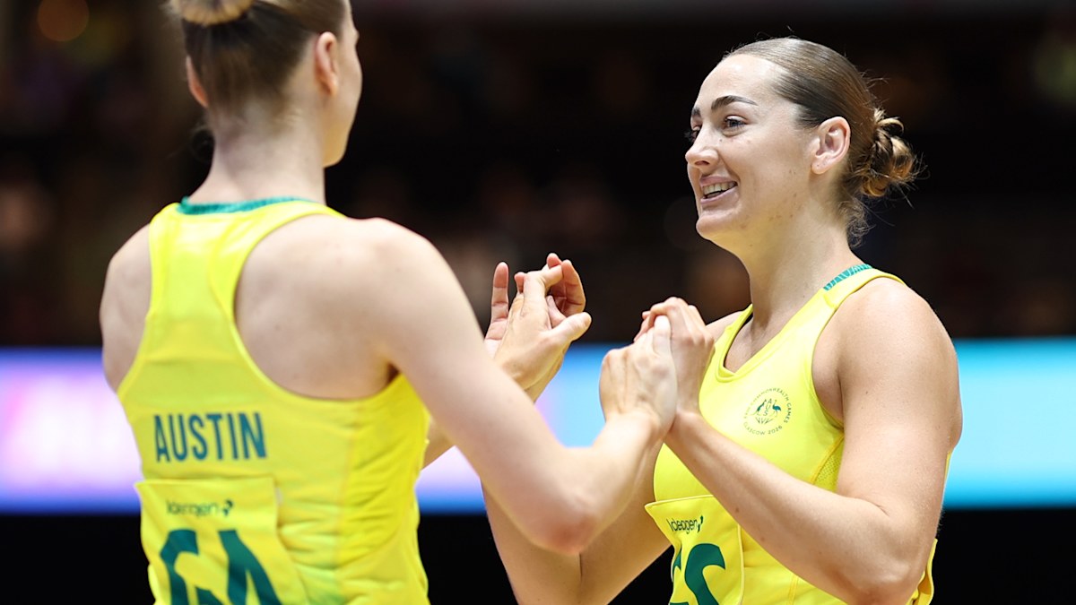 Diamonds players on court