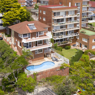 Surgeon buys house with Manly beach views for $21.5 million at auction