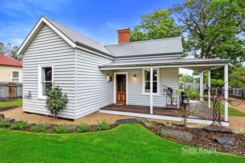 The beer necessities: Sub-$700,000 cottage with a hidden bar