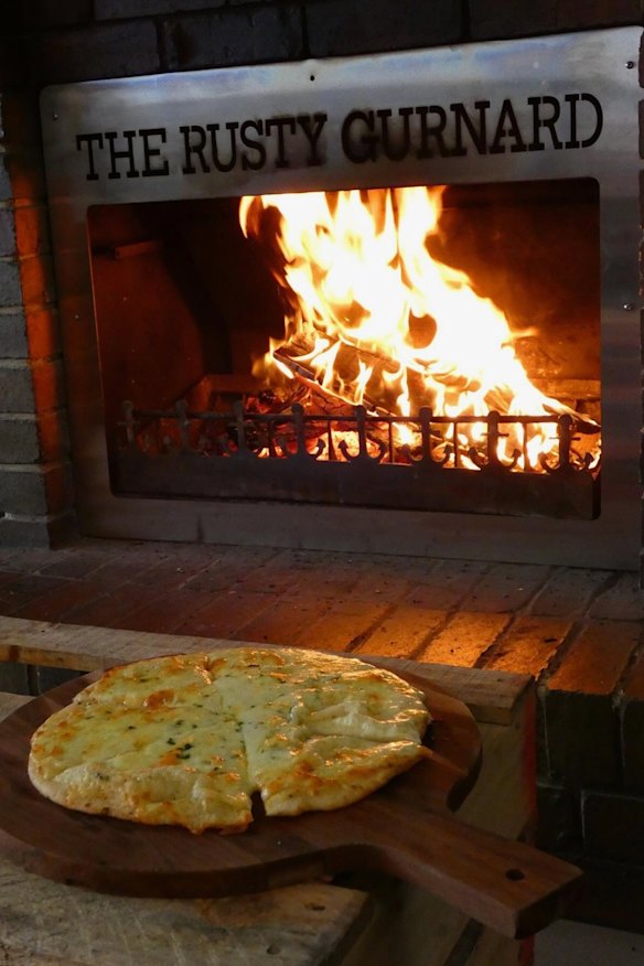 Garlic pizza by the fire.
