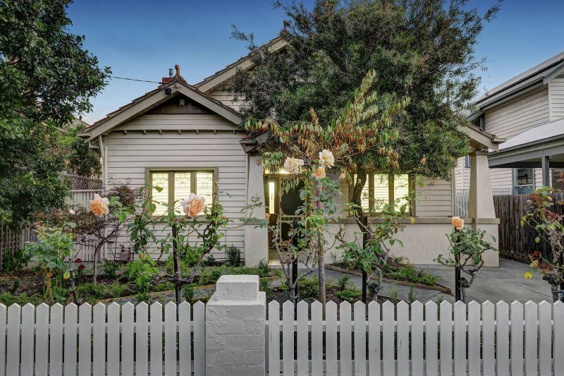 Young couple upgrade, pay $2.15 million for Brunswick bungalow at auction