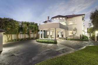 The home has a prime beachfront position.