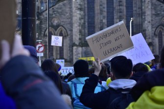 Domenica i manifestanti a Edimburgo.