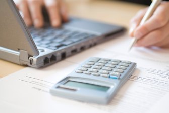 Australia and the US treat profits from trading shares very differently when it comes to tax time, which might be a shock to some new traders. 